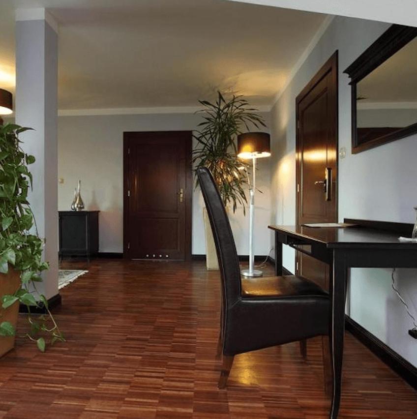 Glass Residence Отвоцк Екстер'єр фото