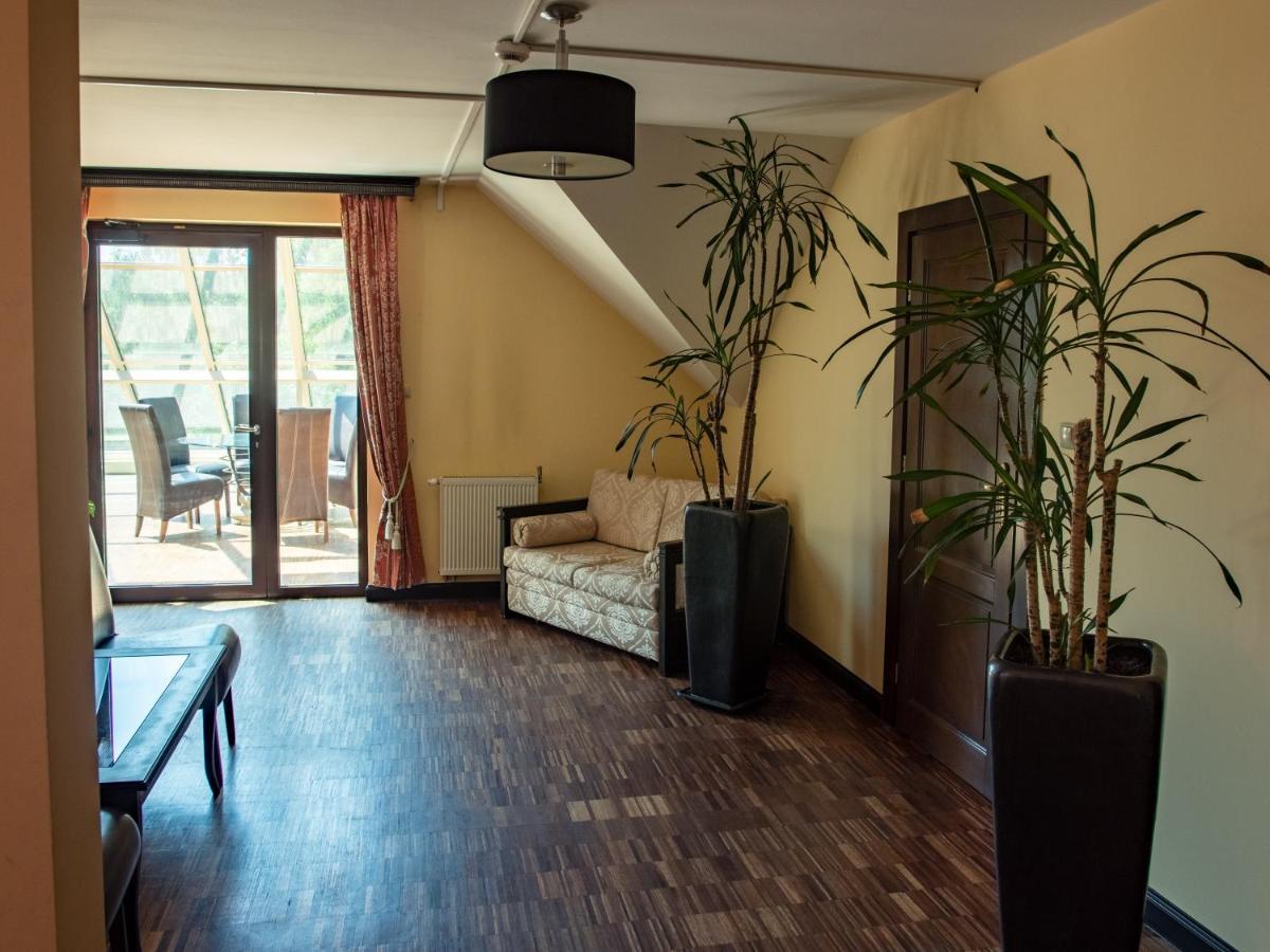Glass Residence Отвоцк Екстер'єр фото